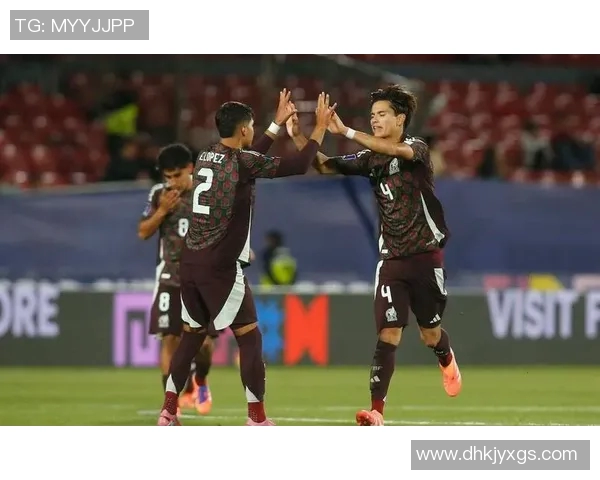 墨西哥足球明星的精彩瞬间与独特魅力全景展示