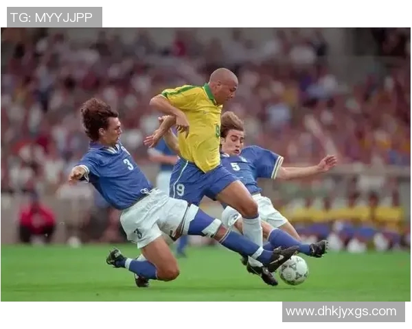 足球巨星荟萃银幕共演精彩电影展现运动魅力与团队精神