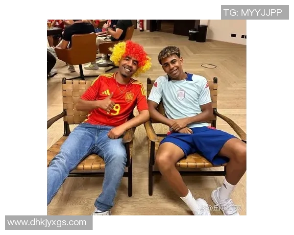 足球明星与超级英雄的热爱交集探讨与趣味分享