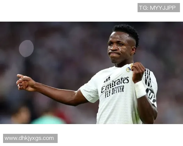 足球明星的社交网络揭秘：他们的朋友圈里藏着哪些故事与秘密